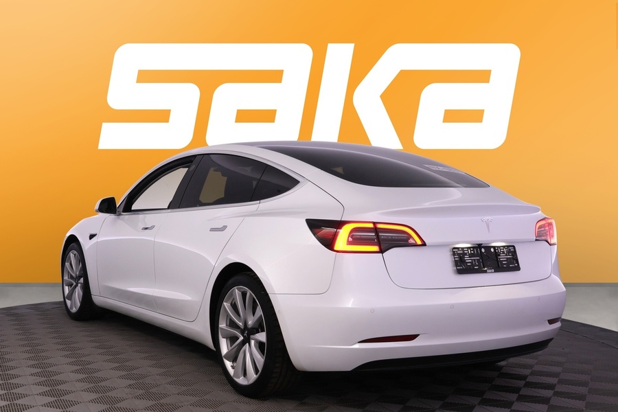 Tesla Model 3 vaihtoauto