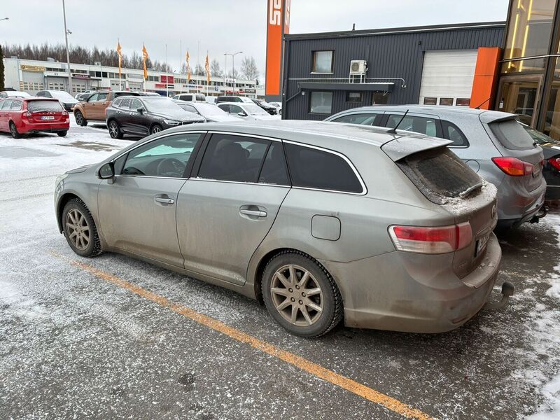 Toyota Avensis vaihtoauto