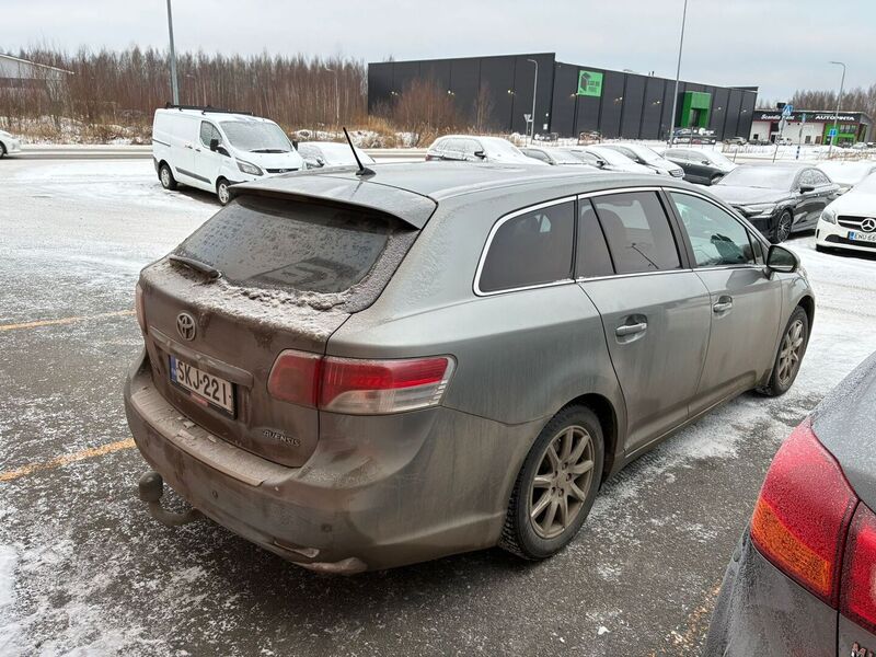 Toyota Avensis vaihtoauto