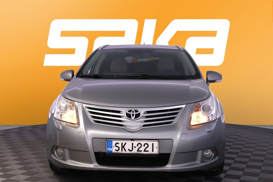 Toyota Avensis vaihtoauto