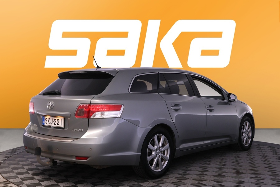 Toyota Avensis vaihtoauto