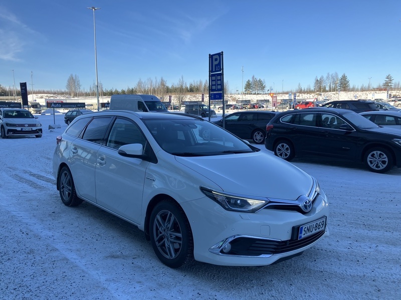 Toyota Auris vaihtoauto