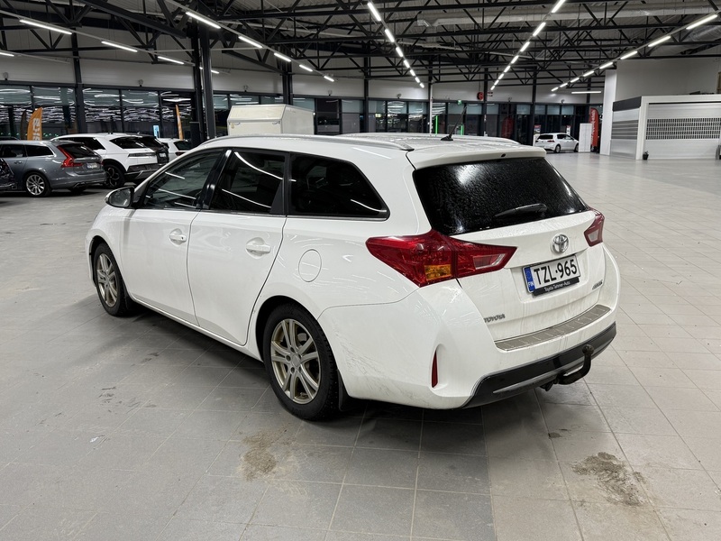 Toyota Auris vaihtoauto