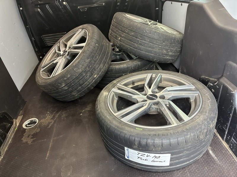 Ford Transit Connect vaihtoauto