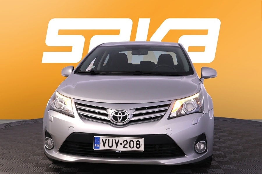 Toyota Avensis vaihtoauto