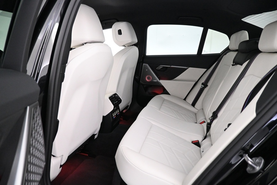 BMW i5 M60 vaihtoauto