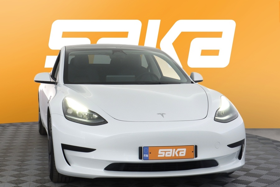 Tesla Model 3 vaihtoauto