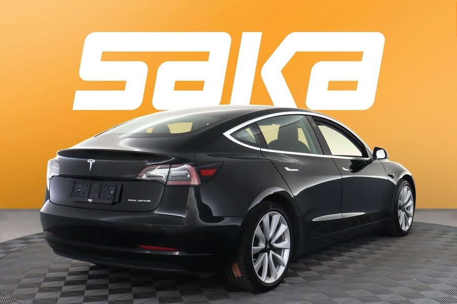 Tesla Model 3 vaihtoauto