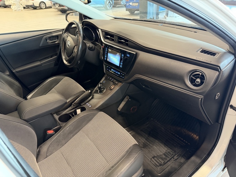 Toyota Auris vaihtoauto