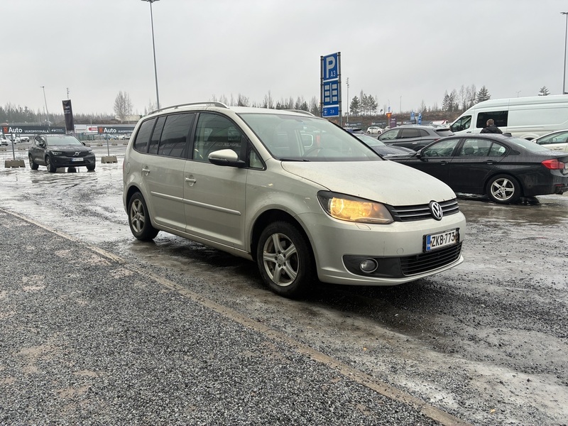 Volkswagen Touran vaihtoauto