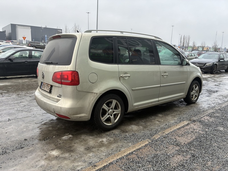 Volkswagen Touran vaihtoauto