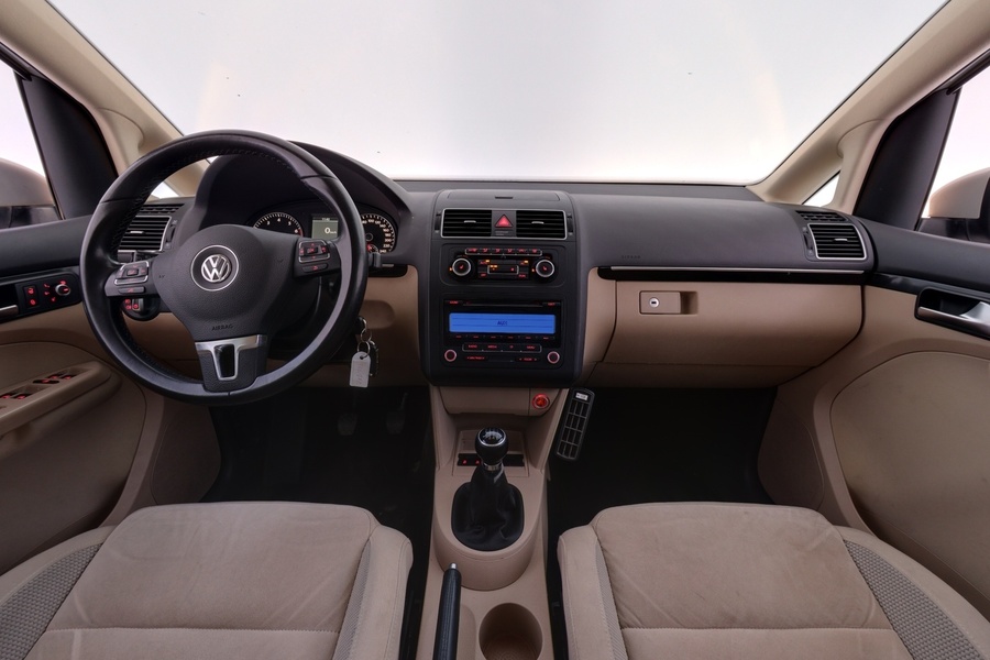 Volkswagen Touran vaihtoauto