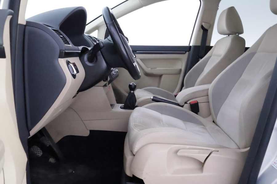 Volkswagen Touran vaihtoauto