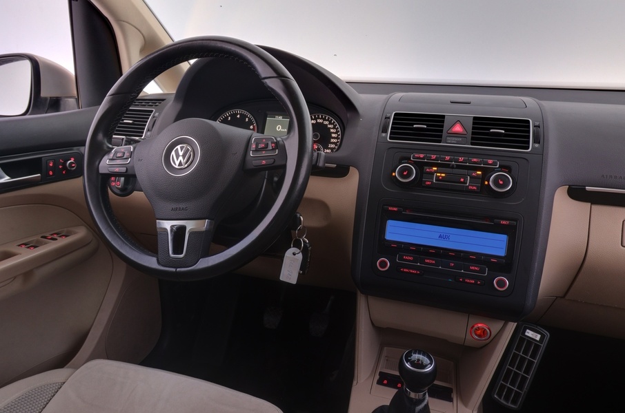 Volkswagen Touran vaihtoauto