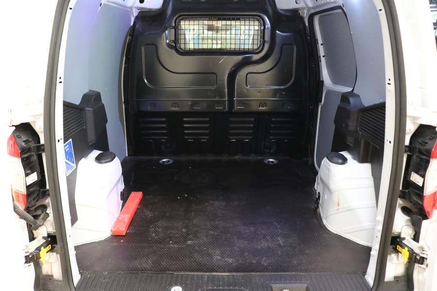 Ford Transit Courier vaihtoauto