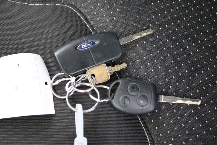 Ford Transit Courier vaihtoauto