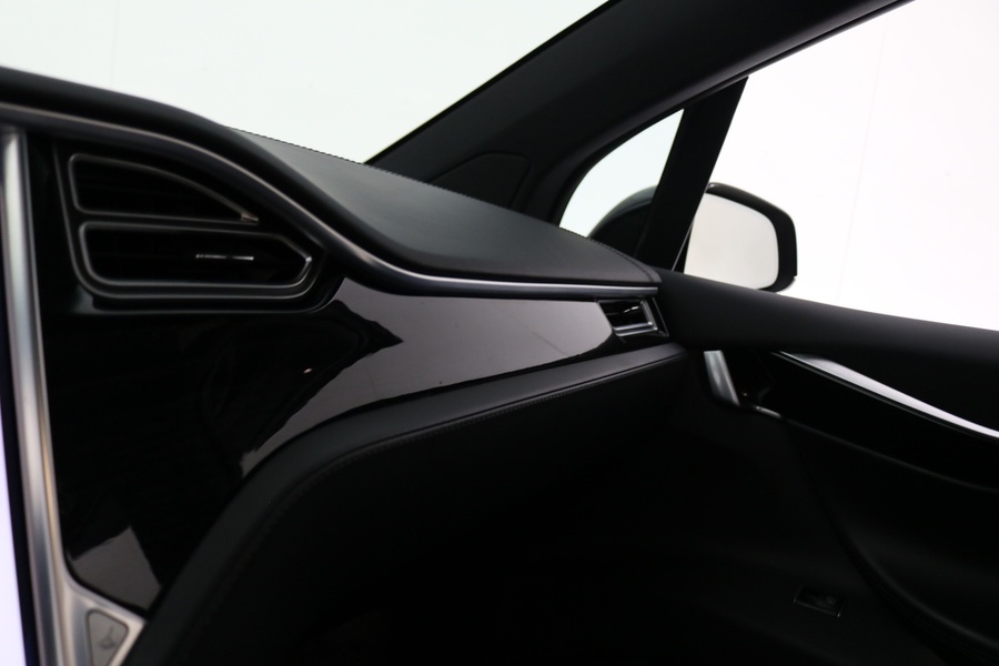 Tesla Model X vaihtoauto