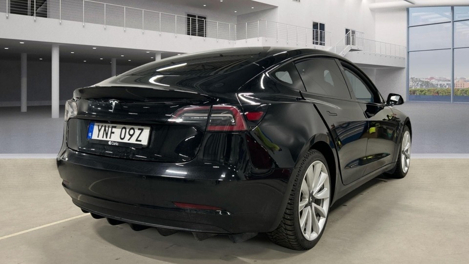 Tesla Model 3 vaihtoauto