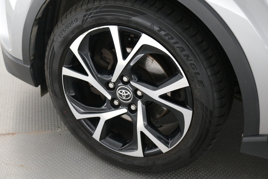 Toyota C-HR vaihtoauto