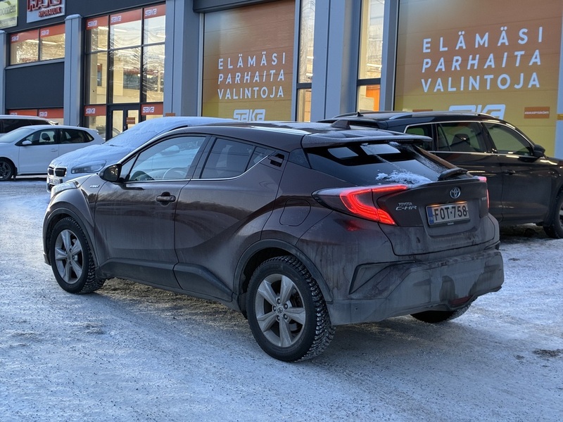 Toyota C-HR vaihtoauto