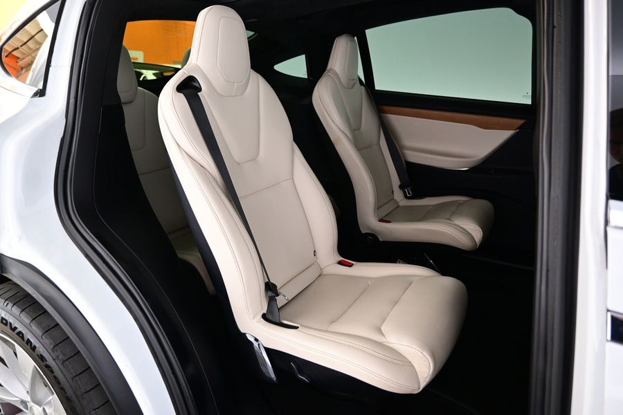 Tesla Model X vaihtoauto