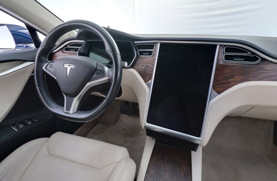 Tesla Model S vaihtoauto