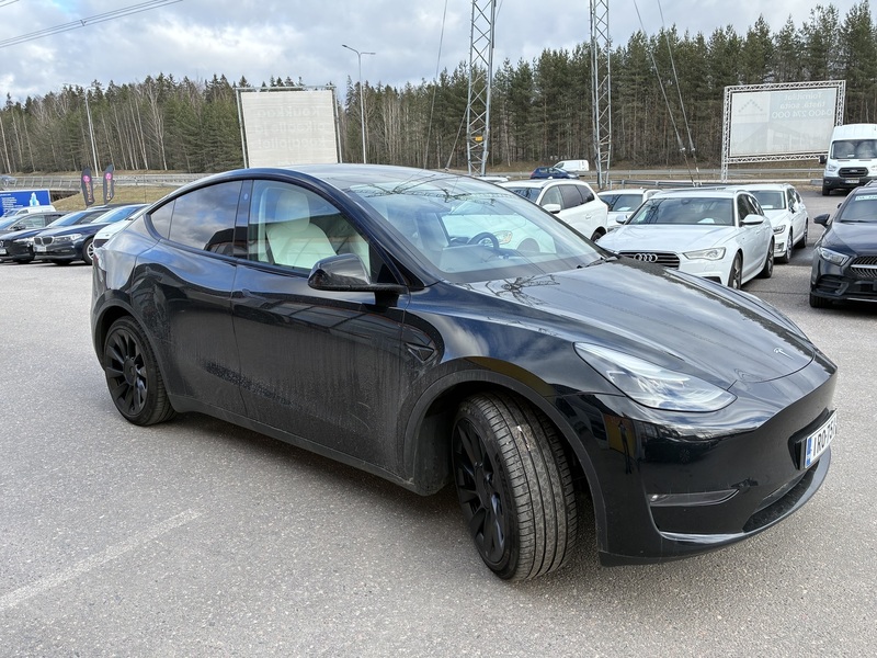 Tesla Model Y vaihtoauto