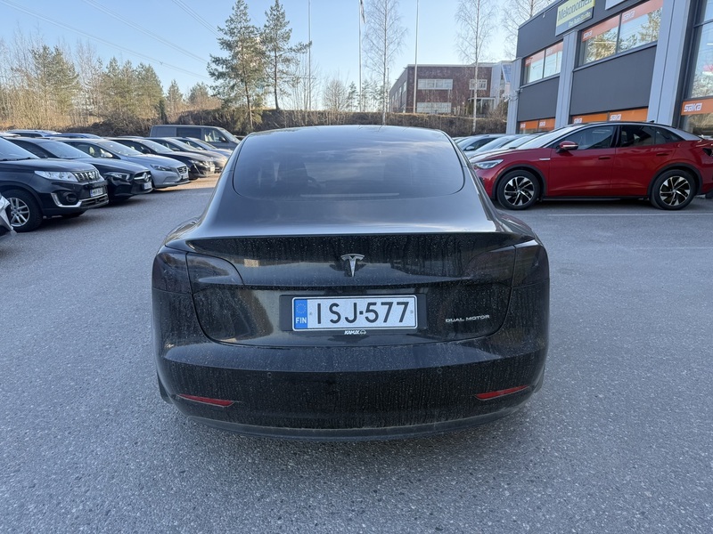 Tesla Model 3 vaihtoauto