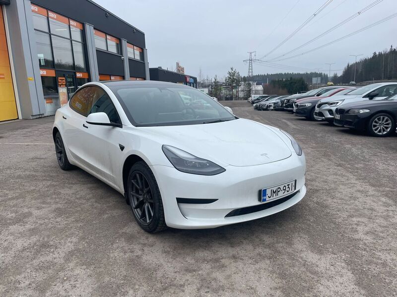 Tesla Model 3 vaihtoauto