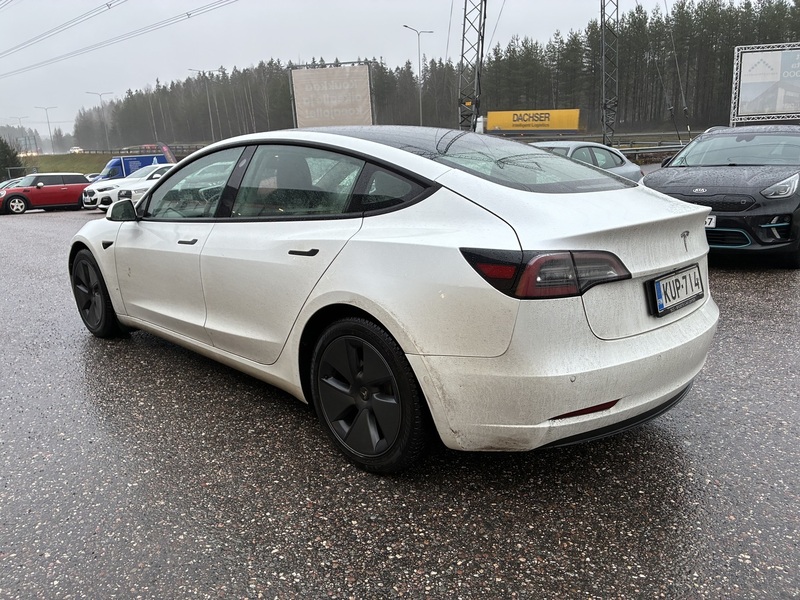 Tesla Model 3 vaihtoauto