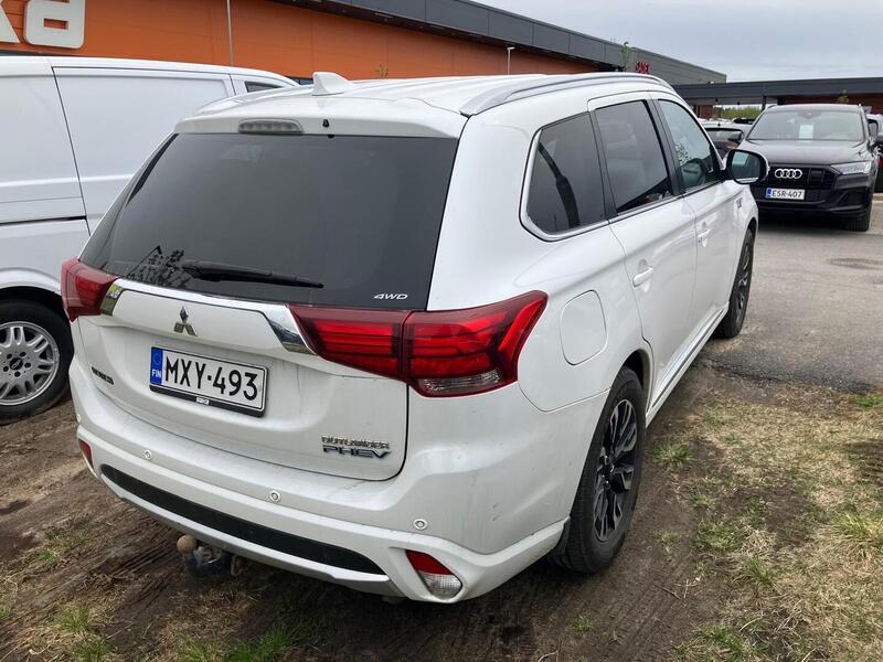 Mitsubishi Outlander PHEV vaihtoauto