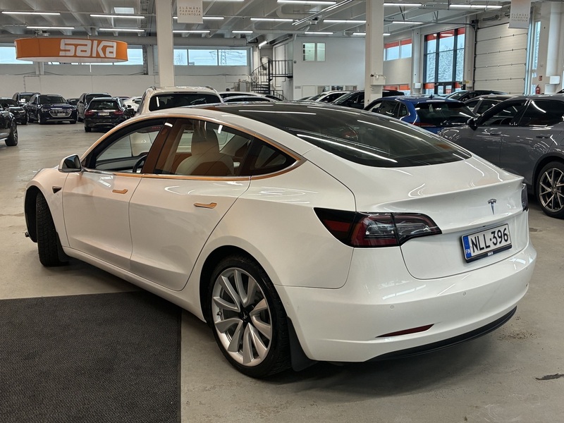 Tesla Model 3 vaihtoauto