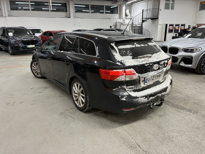 Toyota Avensis vaihtoauto