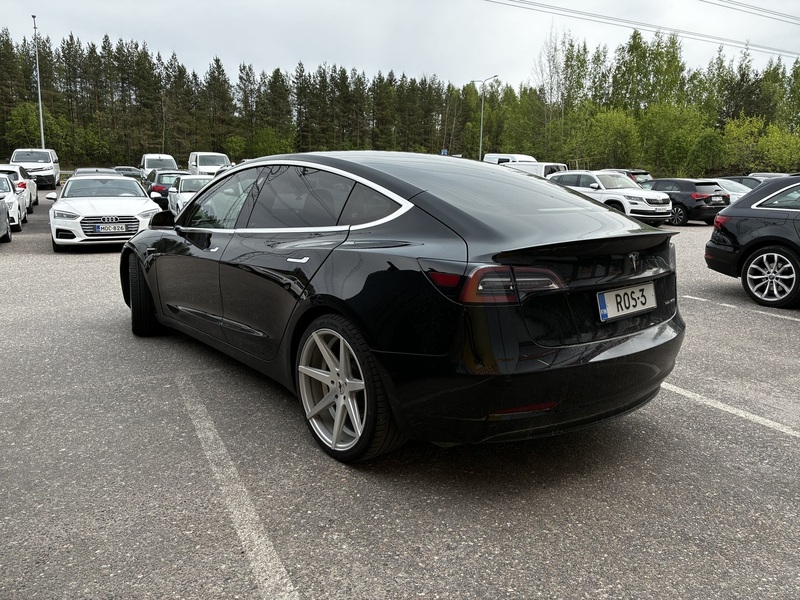Tesla Model 3 vaihtoauto