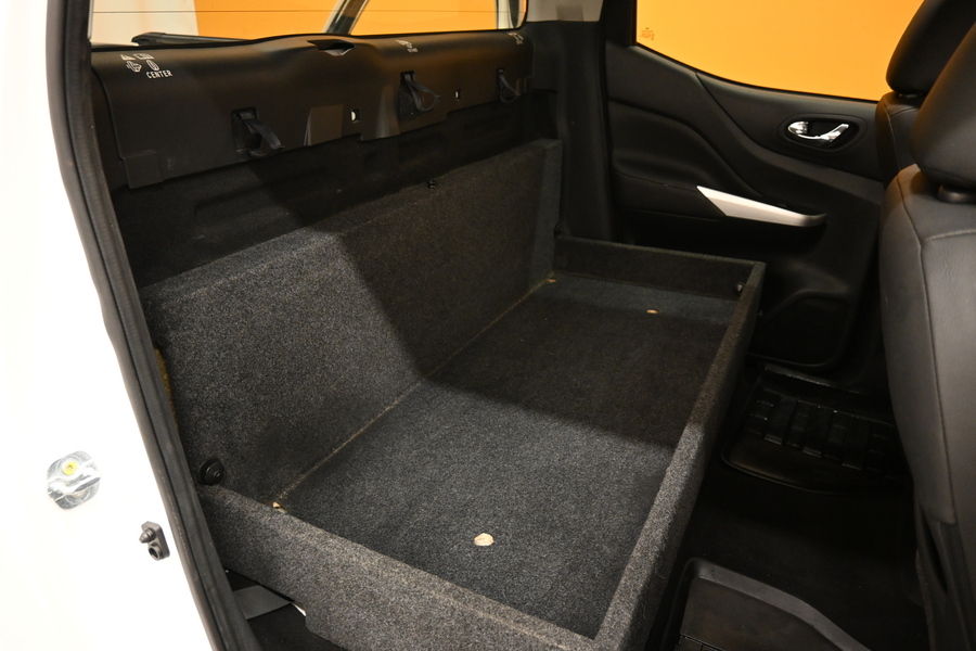 Nissan Navara vaihtoauto