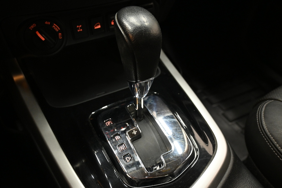 Nissan Navara vaihtoauto