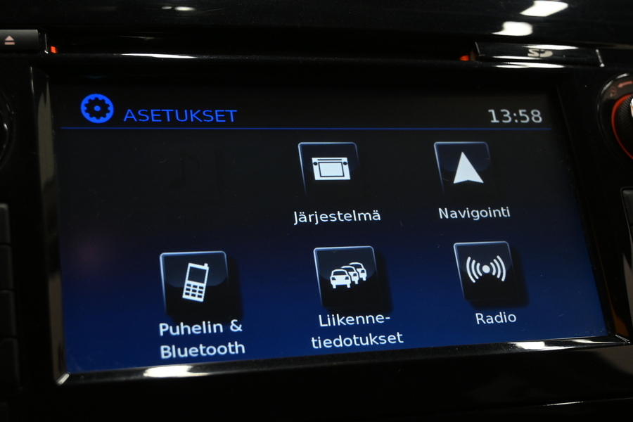 Nissan Navara vaihtoauto