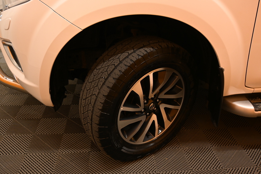 Nissan Navara vaihtoauto