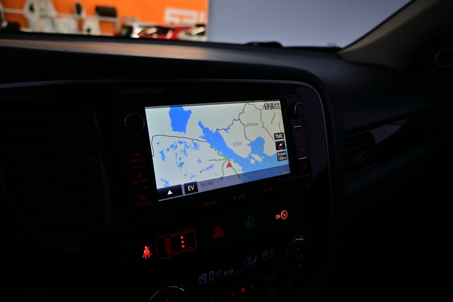 Mitsubishi Outlander PHEV vaihtoauto