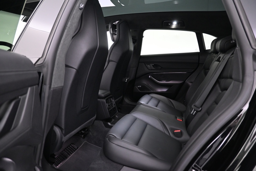 Porsche Taycan vaihtoauto