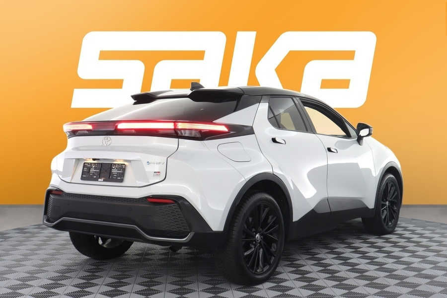 Toyota C-HR vaihtoauto
