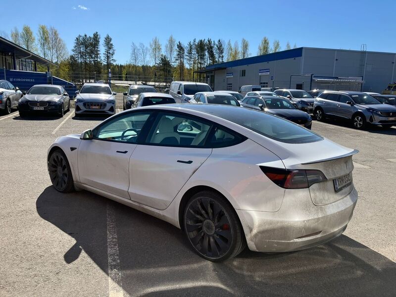Tesla Model 3 vaihtoauto