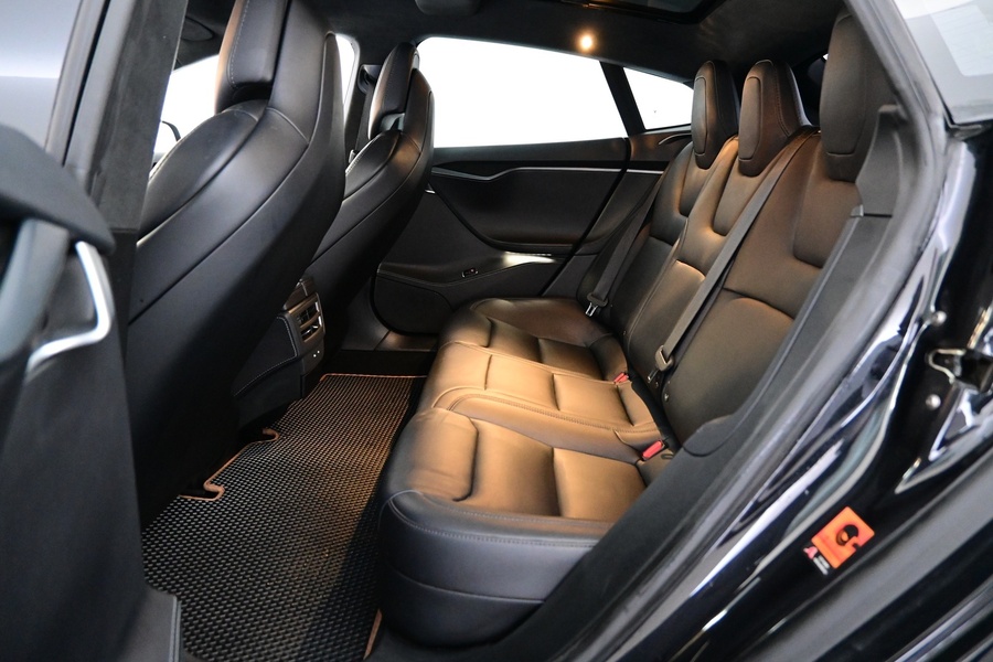 Tesla Model S vaihtoauto