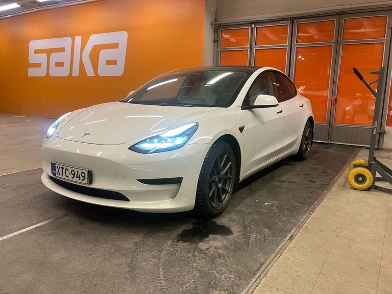 Tesla Model 3 vaihtoauto