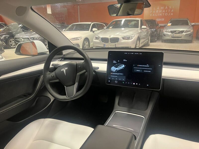 Tesla Model 3 vaihtoauto
