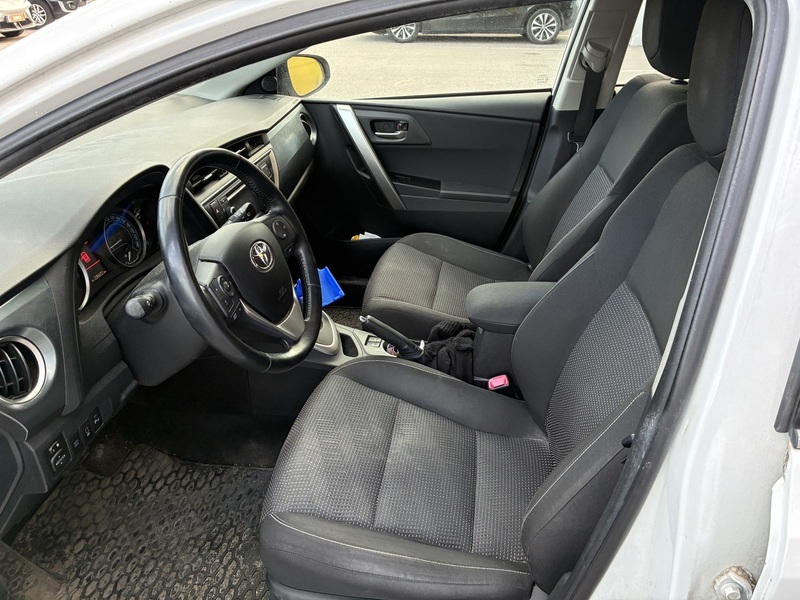 Toyota Auris vaihtoauto