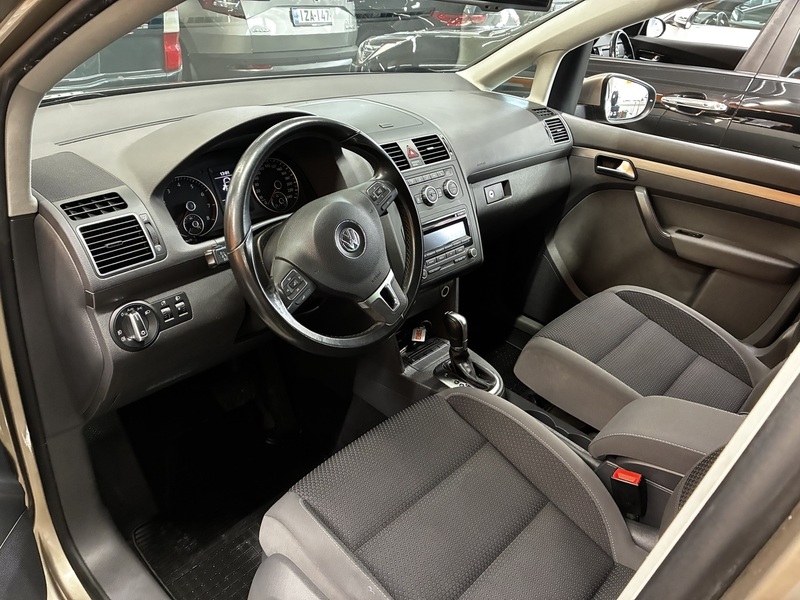 Volkswagen Touran vaihtoauto