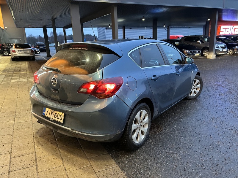 Opel Astra vaihtoauto