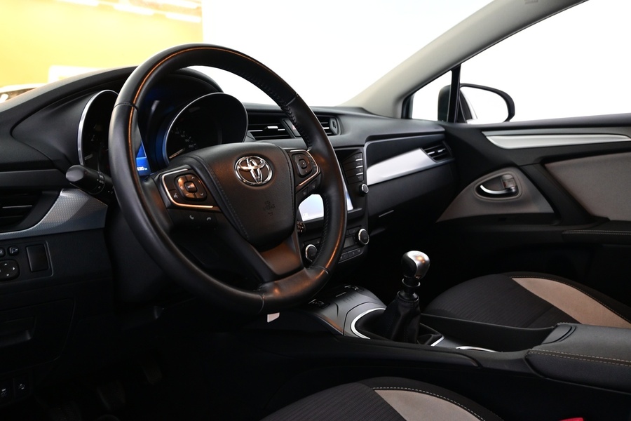 Toyota Avensis vaihtoauto