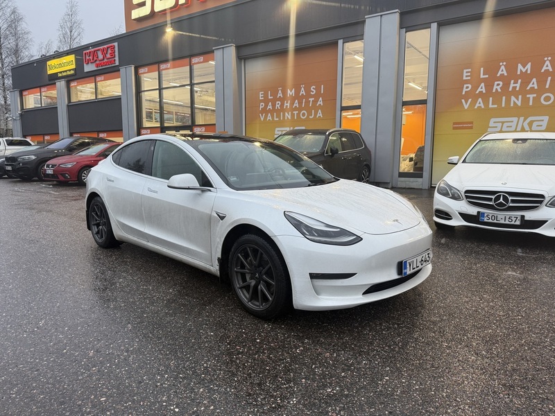 Tesla Model 3 vaihtoauto